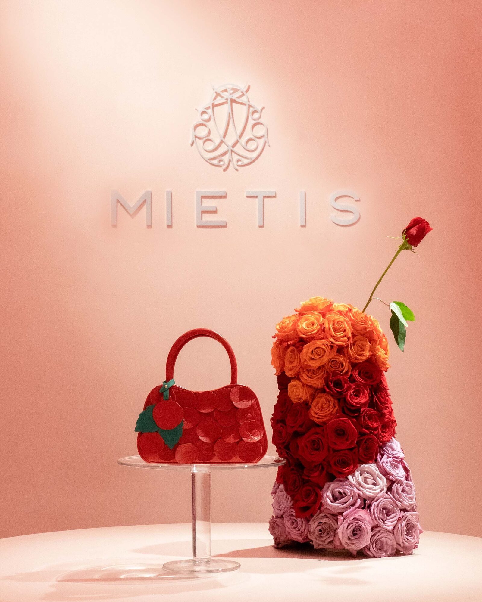 125 roses for Mietis Studio x Casa Batlló Sant Jordi edition by maimai fleurs